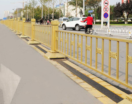 金色圍欄用于公路防護